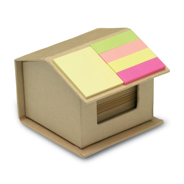 Huis van gerecycled karton met gekleurde memostickers